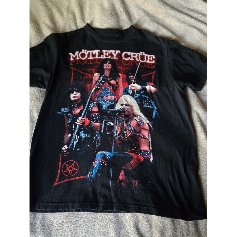 Mötley Crüe Black Graphic Short Sleeve Band Tee
